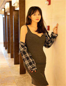 《美女脱衣服动态图-百年大蛇》